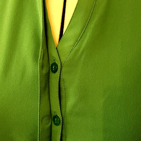 Chico's Elegant Green Blouse w/ Button Pleated Flare Sleeves | Size 2 (US 12) - Picture 5 of 10